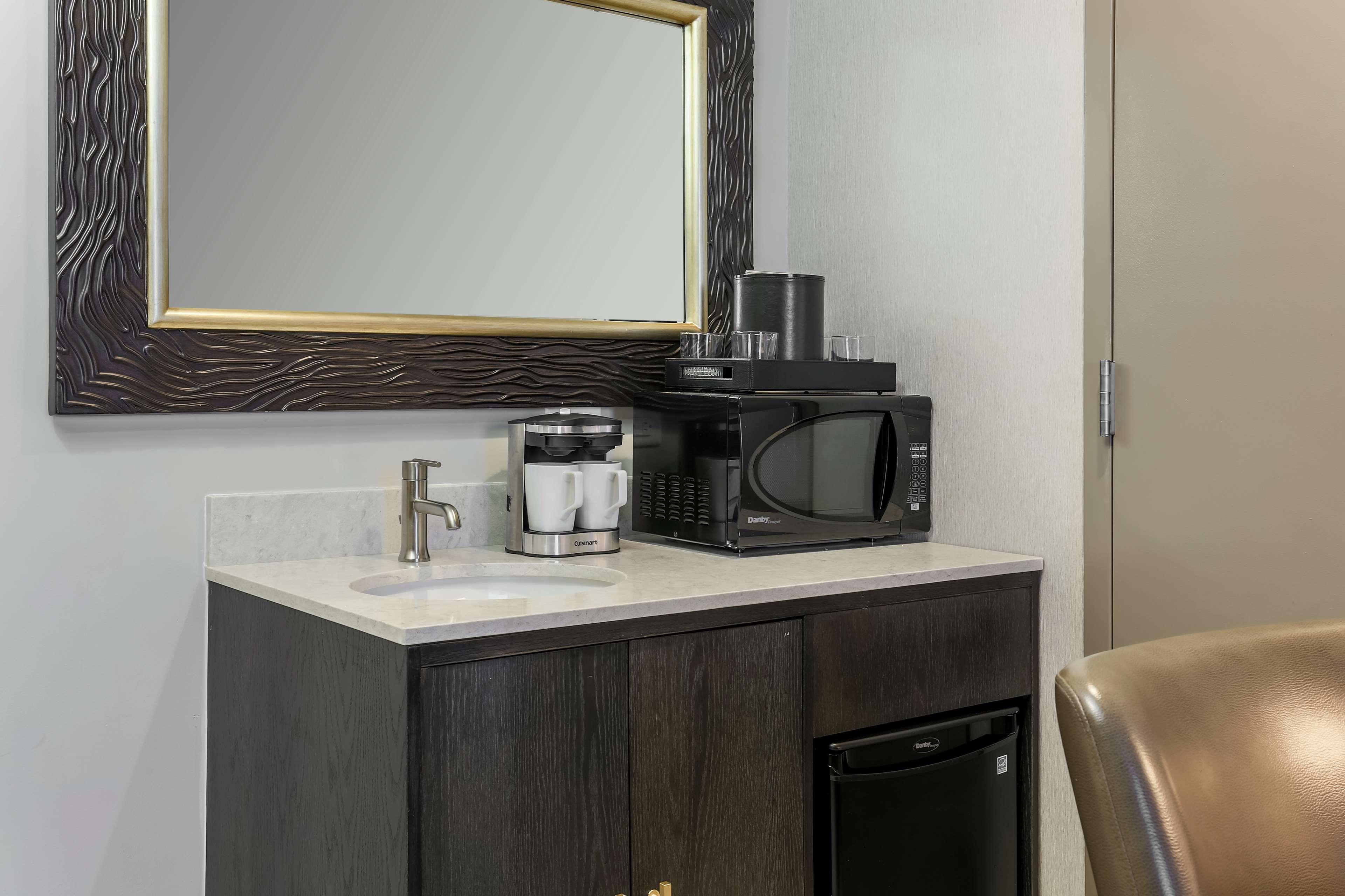 Embassy By Hilton Destiny 4* Siracusa