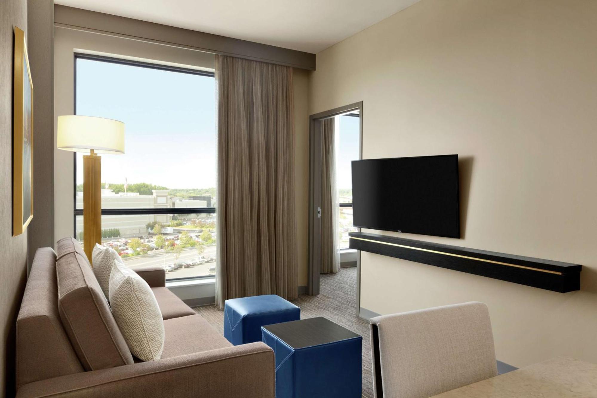 Hotel Embassy By Hilton Destiny 4*