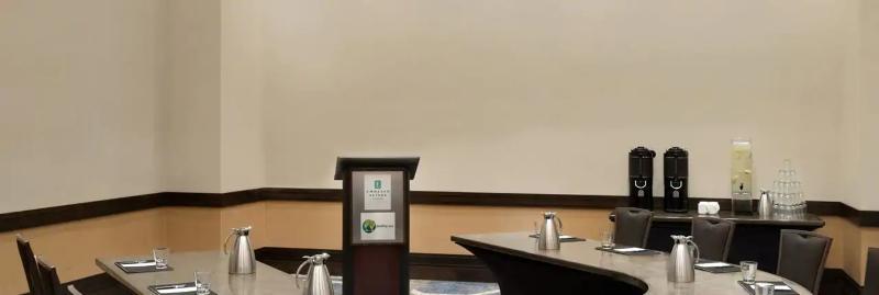 Hotel Embassy By Hilton Destiny Usa 4*